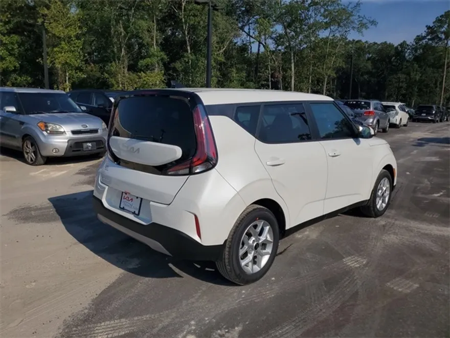 2025 Kia Soul S photo 1