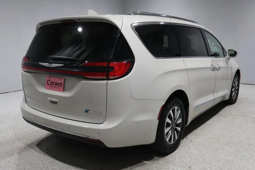 2021 Chrysler Pacifica Hybrid Limited photo 1