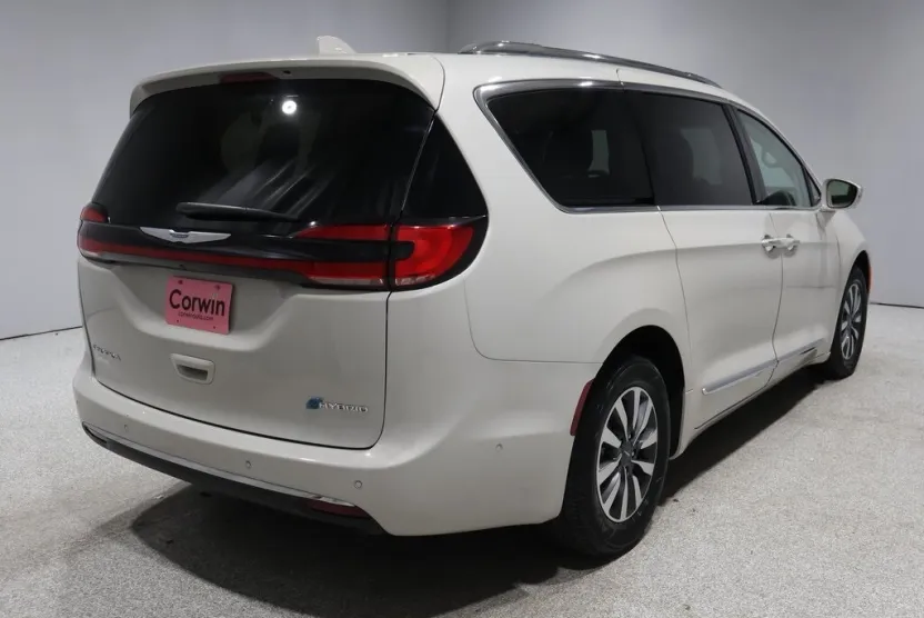 2021 Chrysler Pacifica Hybrid Limited photo 1