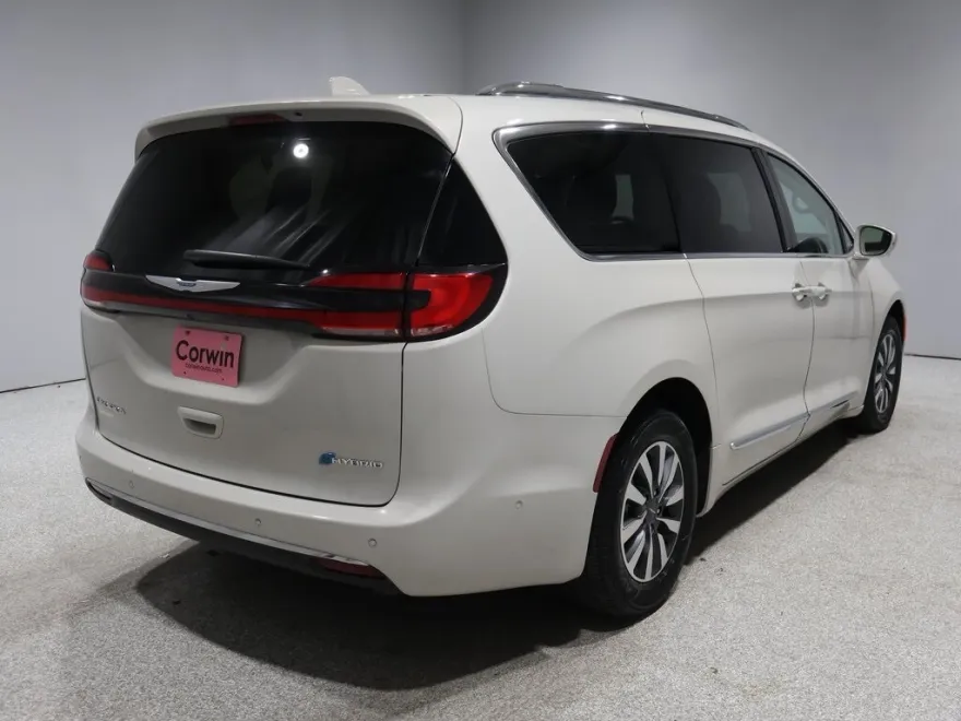 2021 Chrysler Pacifica Hybrid Limited photo 1