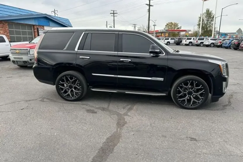 2017 Cadillac Escalade Luxury Sport photo 1