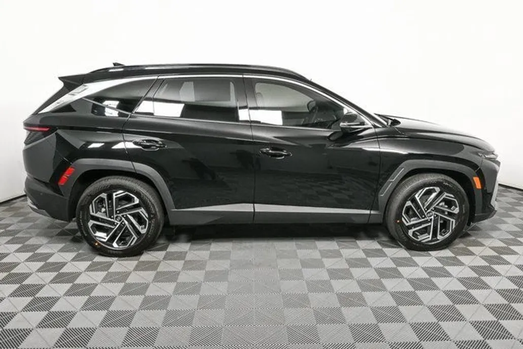 2025 Hyundai Tucson Limited photo 1