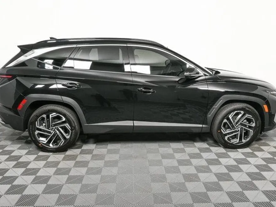 2025 Hyundai Tucson Limited photo 1