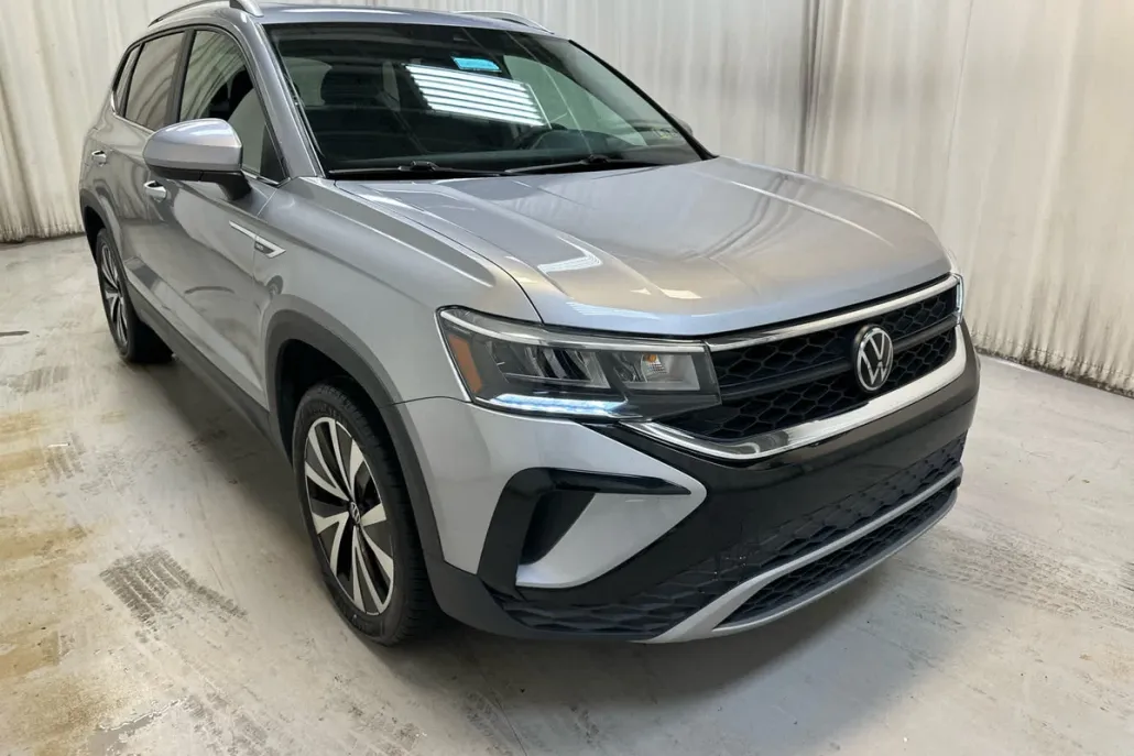 2023 Volkswagen Taos SE photo 1