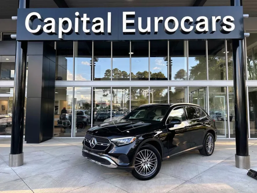 2024 Mercedes Benz GLC 300 4MATIC photo 1