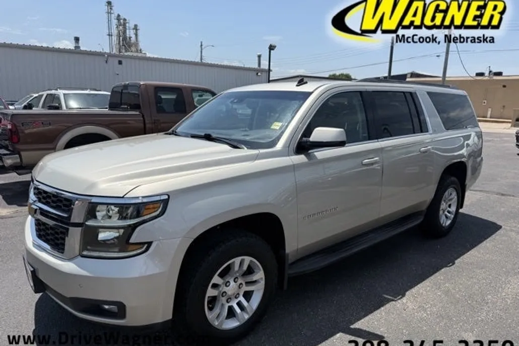 2015 Chevrolet Suburban LT photo 1