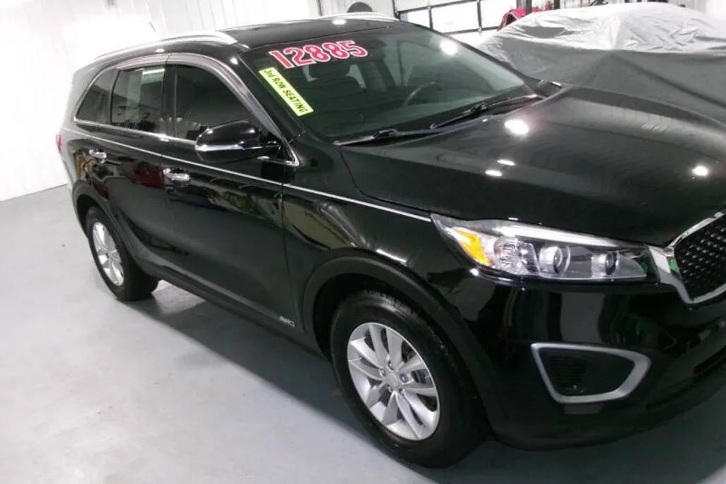 2017 Kia Sorento LX V6 photo 1