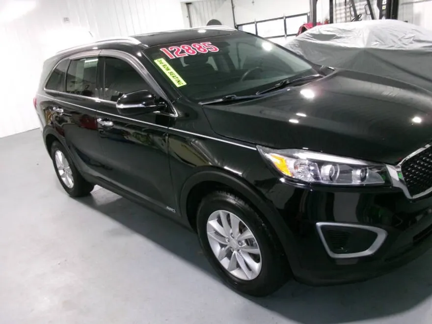 2017 Kia Sorento LX V6 photo 1