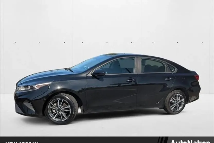 2023 Kia Forte LXS photo 1