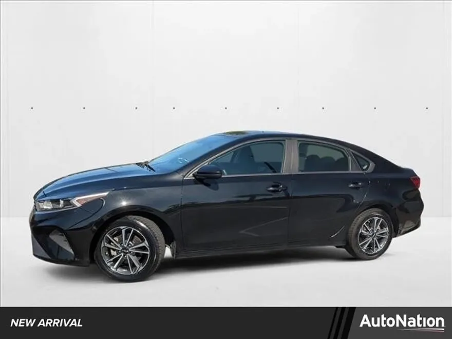 2023 Kia Forte LXS photo 1