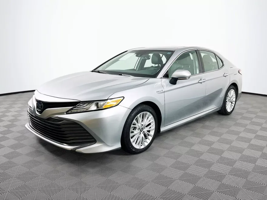 2020 Toyota Camry Hybrid XLE photo 1