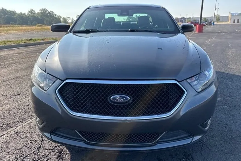 2016 Ford Taurus SHO photo 1
