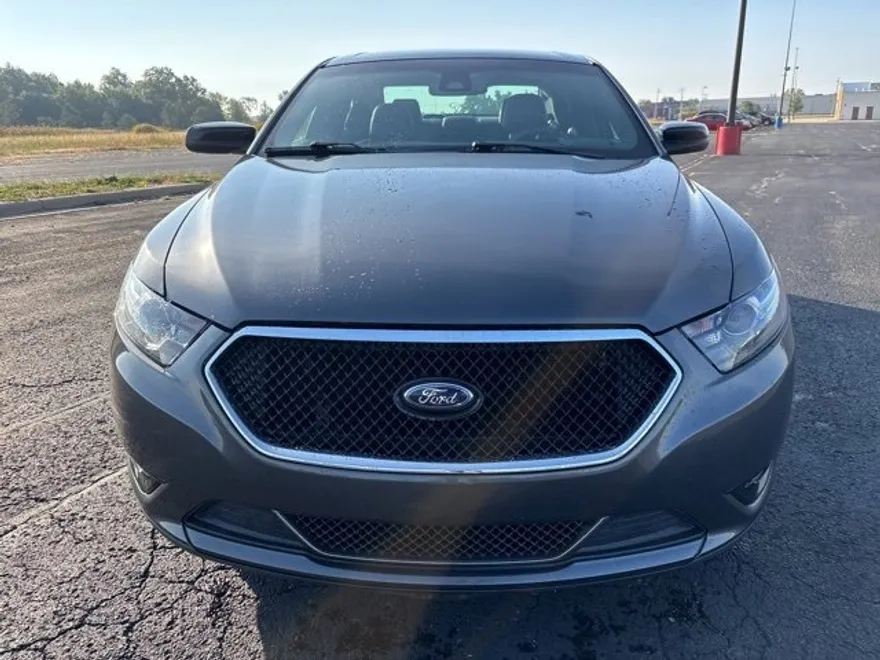 2016 Ford Taurus SHO photo 1