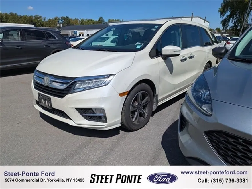 2019 Honda Odyssey Touring photo 1