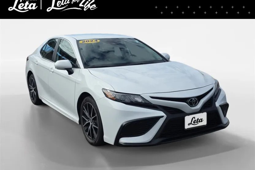 2024 Toyota Camry SE photo 1