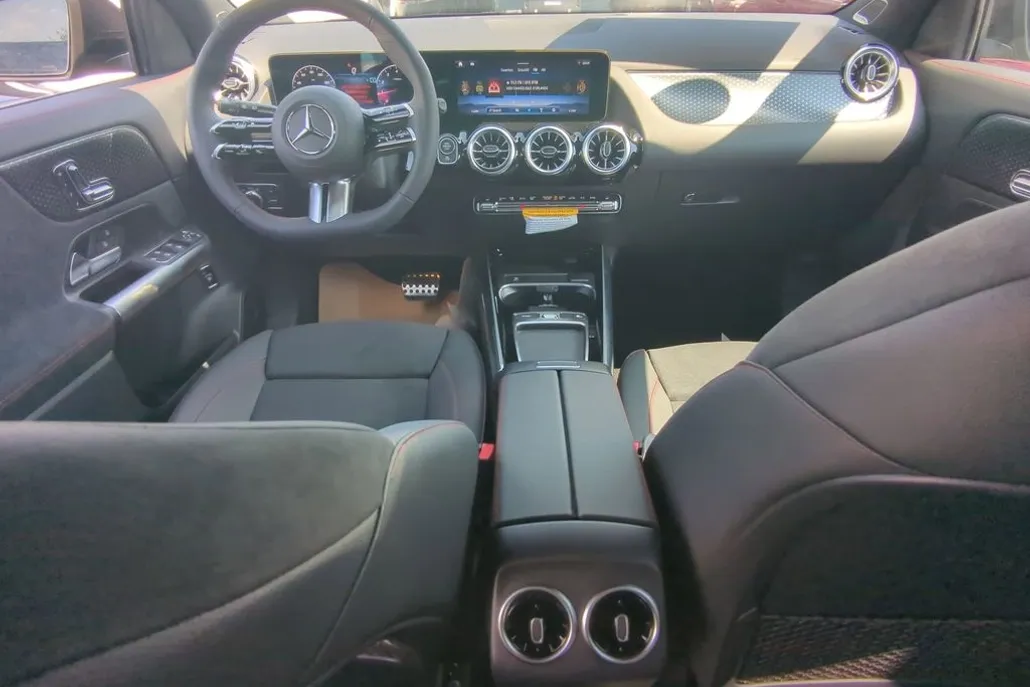 2025 Mercedes Benz GLA photo 1
