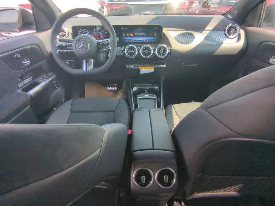 2025 Mercedes Benz GLA photo 1
