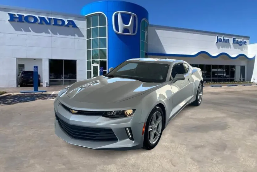 2016 Chevrolet Camaro 1LT photo 1