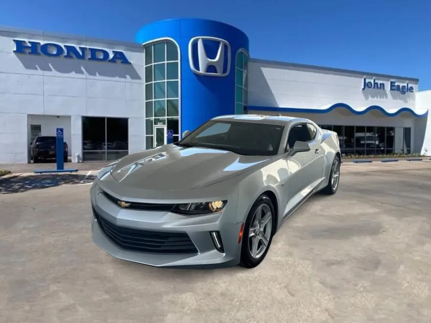 2016 Chevrolet Camaro 1LT photo 1