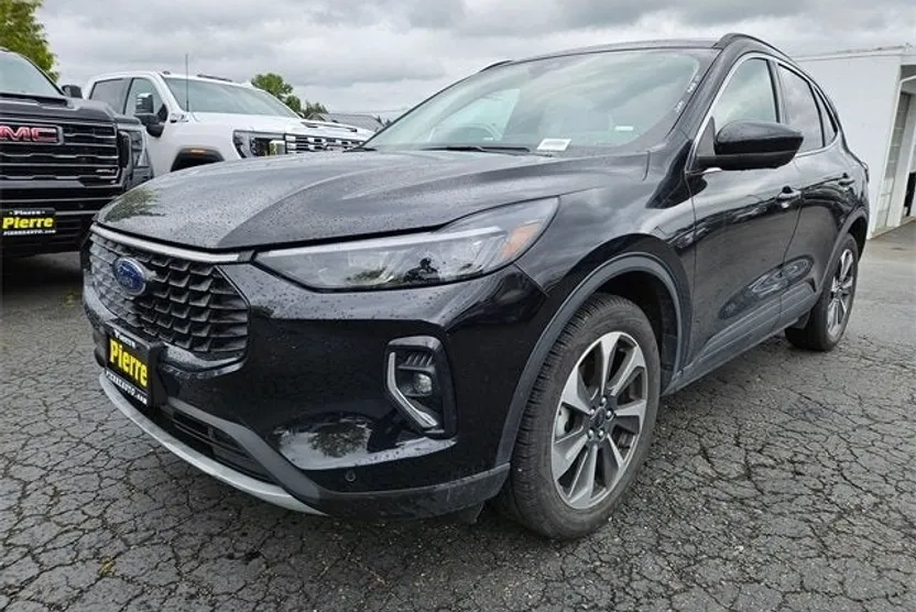 2023 Ford Escape Platinum photo 1