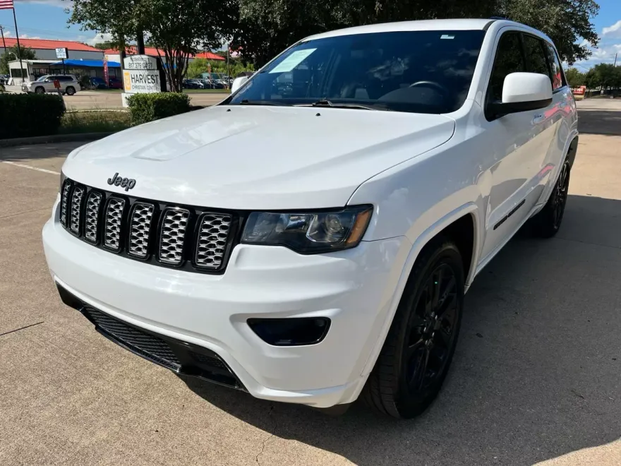 2019 Jeep Grand Cherokee Laredo photo 1