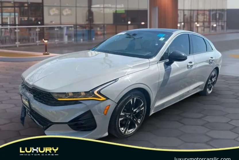 2022 Kia K5 GT-Line photo 1