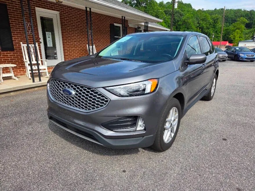2023 Ford Edge SEL photo 1