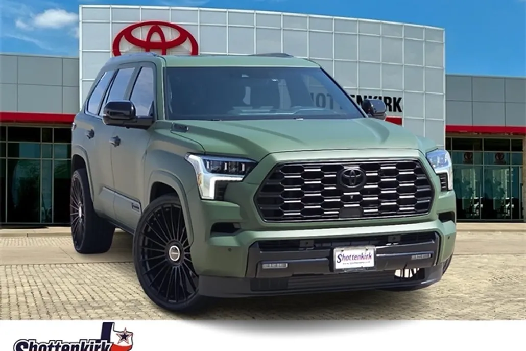 2024 Toyota Sequoia Platinum photo 1