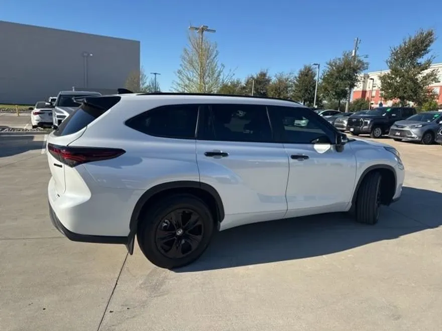 2024 Toyota Highlander Hybrid XLE photo 1