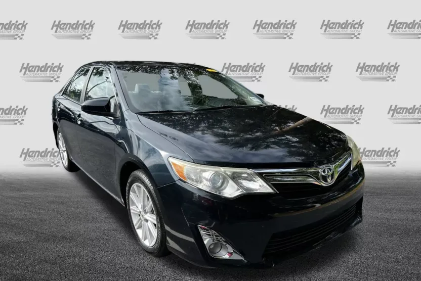 2014 Toyota Camry XLE photo 1