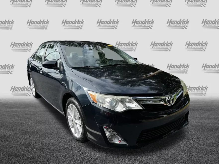2014 Toyota Camry XLE photo 1