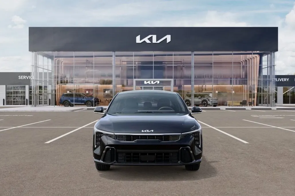 2025 Kia K4 GT-Line photo 1