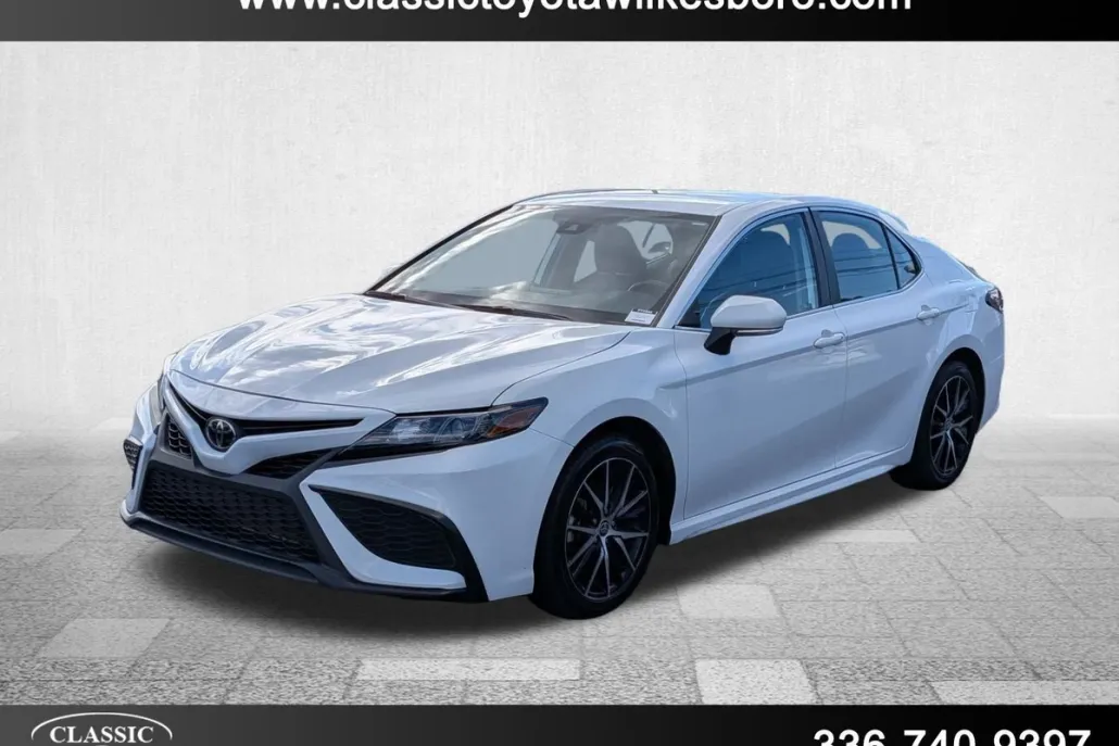 2023 Toyota Camry SE photo 1