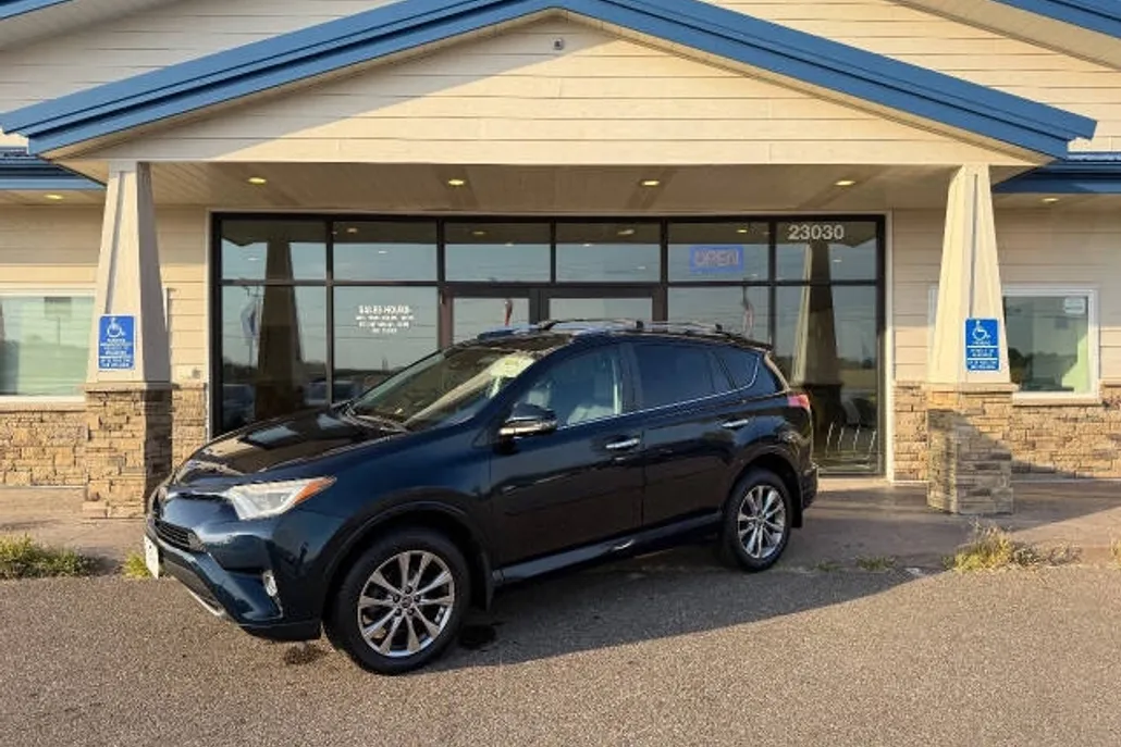 2017 Toyota RAV4 Platinum photo 1