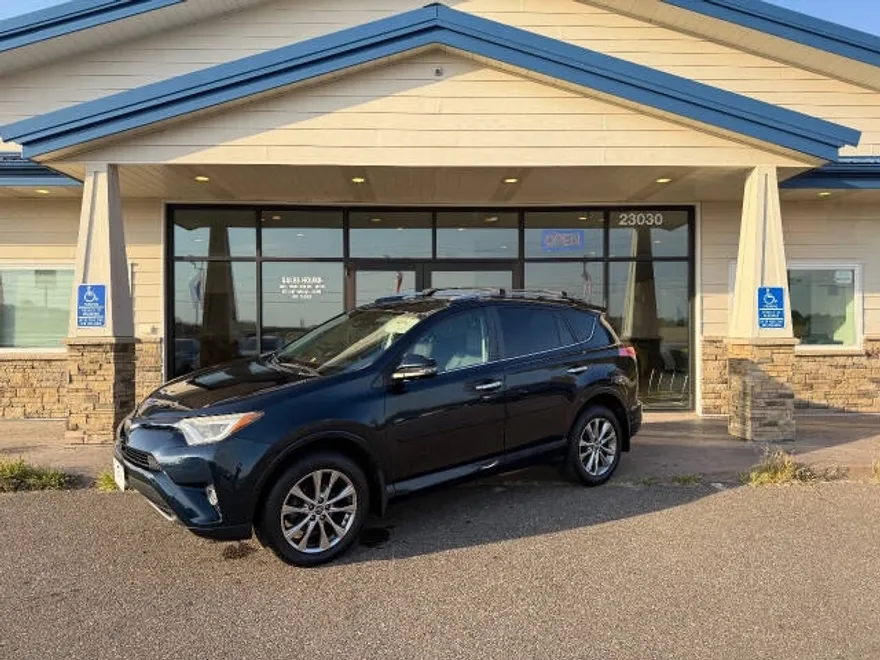 2017 Toyota RAV4 Platinum photo 1