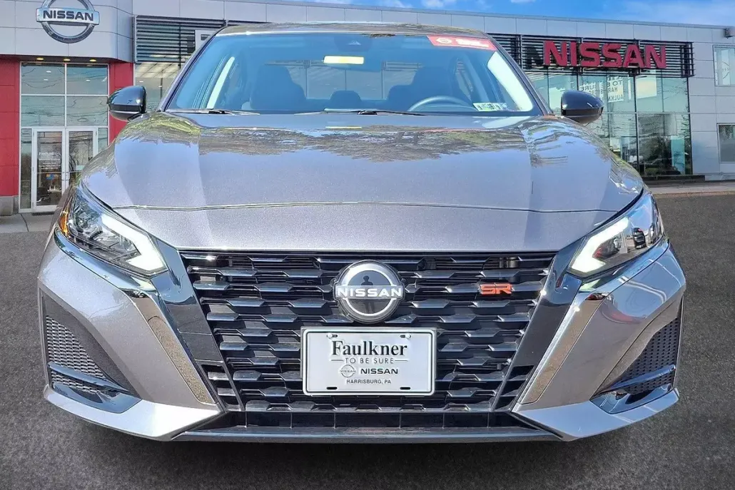 2025 Nissan Altima SR photo 1
