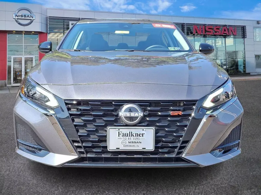 2025 Nissan Altima SR photo 1