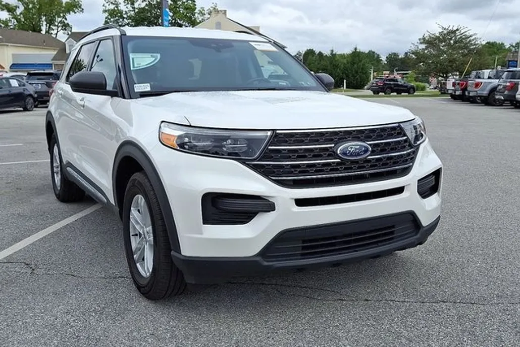 2022 Ford Explorer XLT photo 1