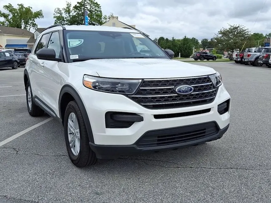 2022 Ford Explorer XLT photo 1