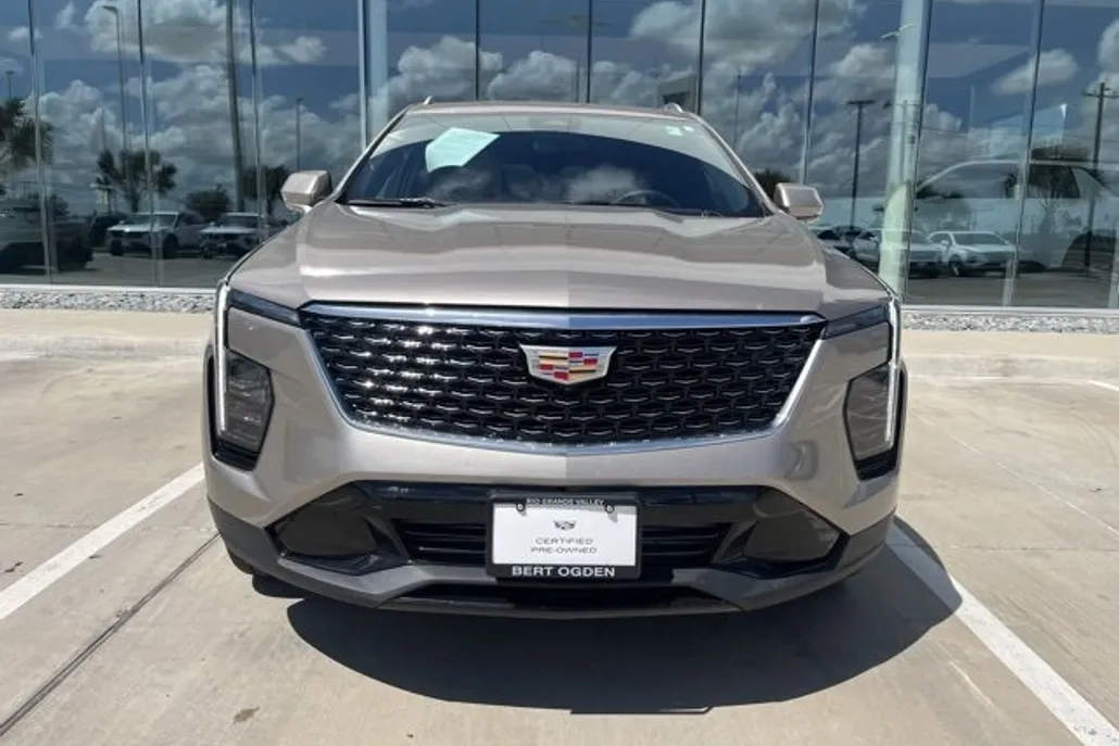 2025 Cadillac XT4 Premium Luxury photo 1