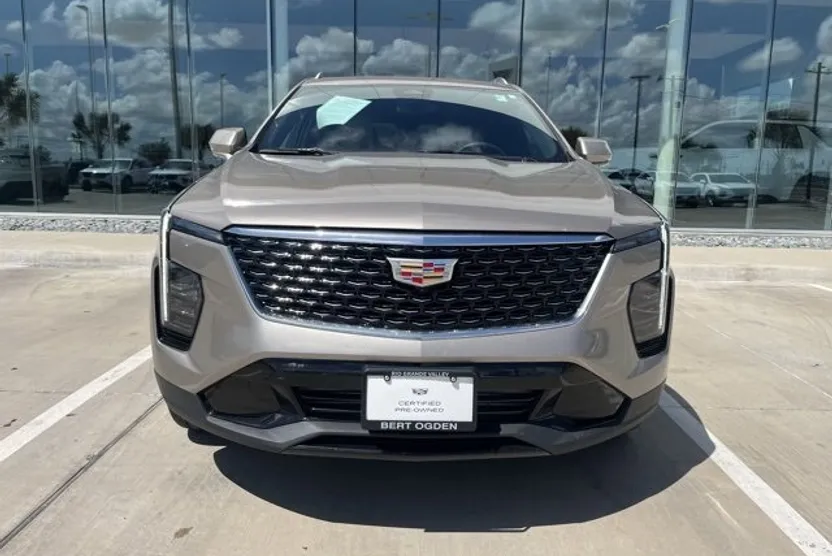 2025 Cadillac XT4 Premium Luxury photo 1