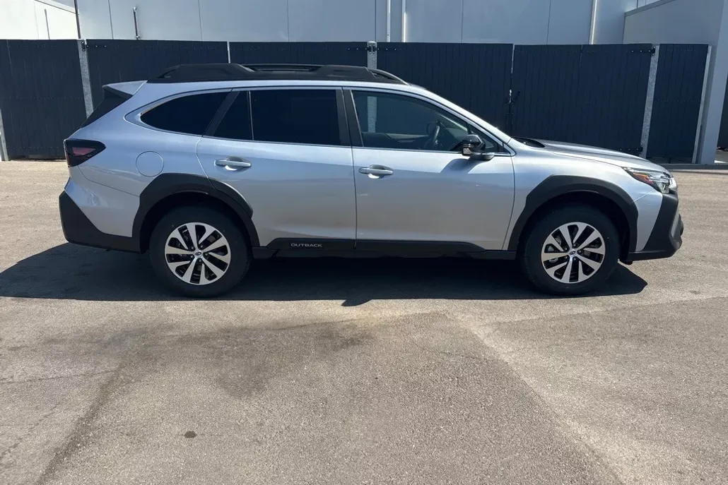 2025 Subaru Outback Premium photo 1