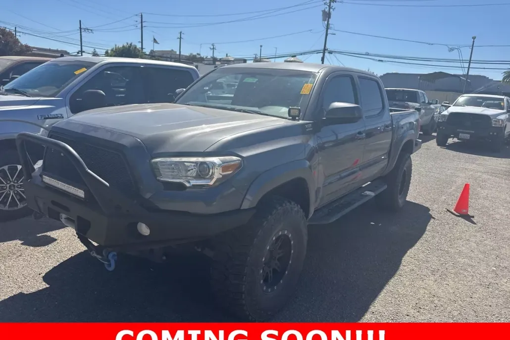 2016 Toyota Tacoma SR5 V6 photo 1