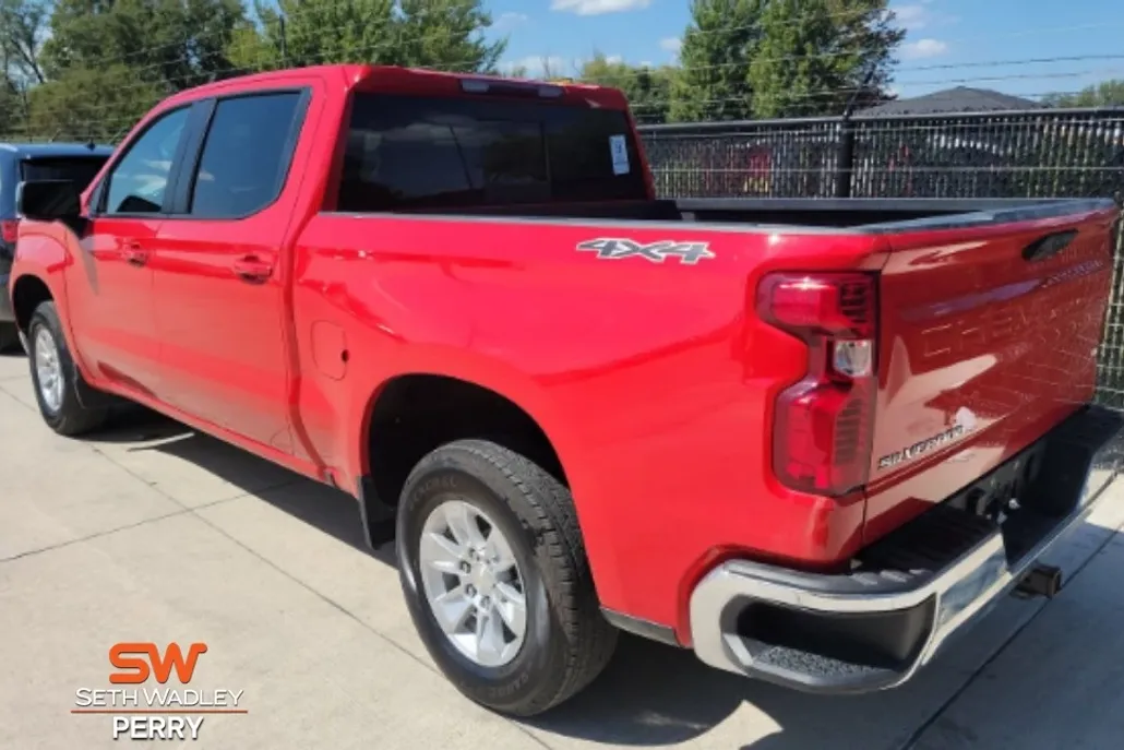 2023 Chevrolet Silverado 1500 LT1 photo 1