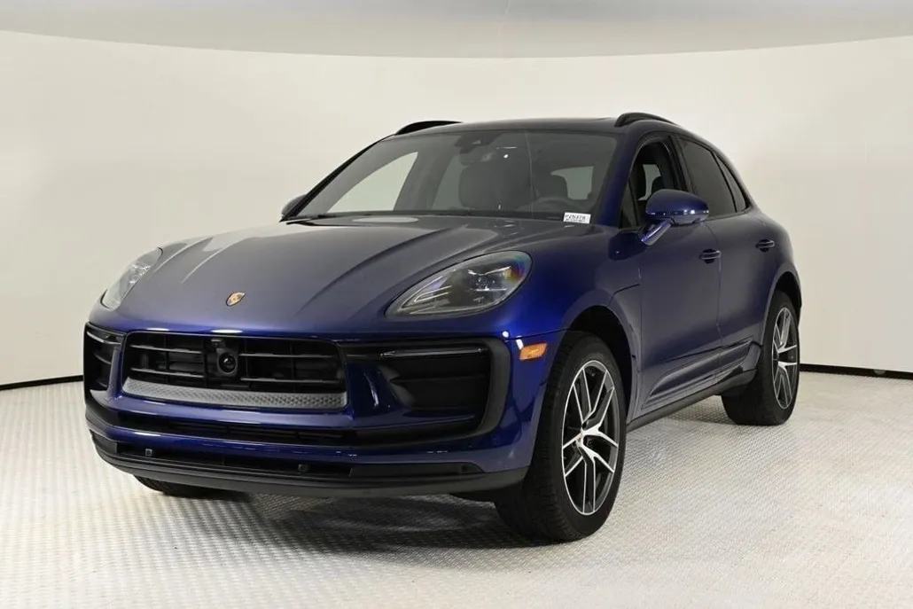2025 Porsche Macan T photo 1