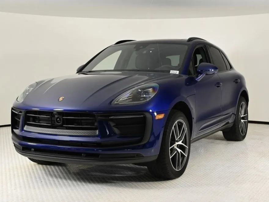 2025 Porsche Macan T photo 1