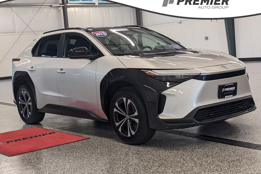 2023 Toyota bZ4X XLE photo 1