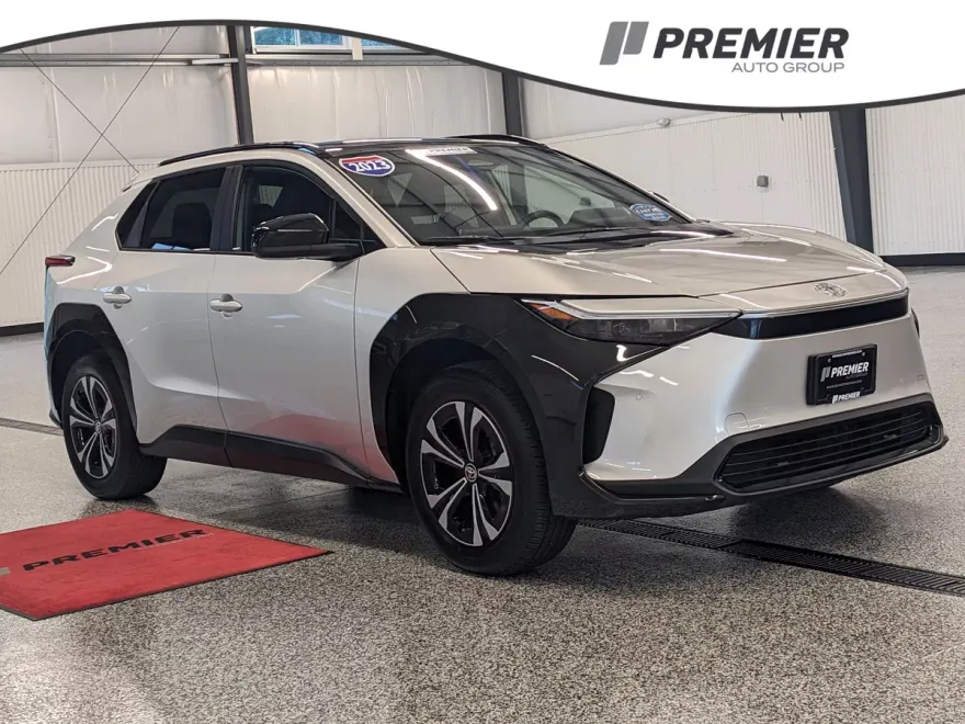 2023 Toyota bZ4X XLE photo 1