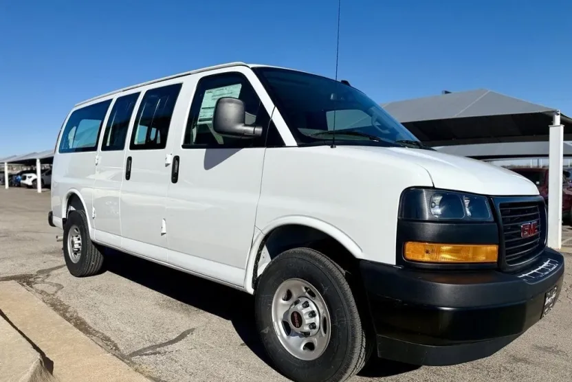 2025 Gmc Savana Cargo 2500 photo 1