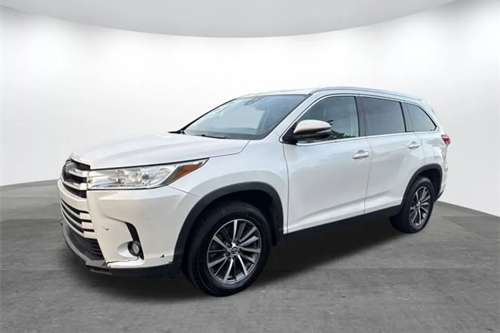 2019 Toyota Highlander XLE photo 1